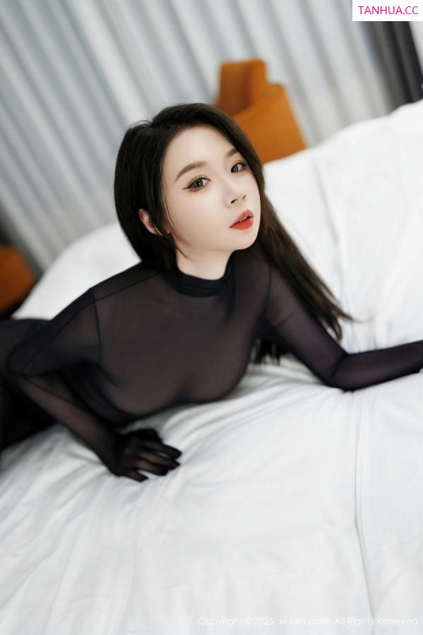梦心玥  [XiuRen]高清写真图 2025.03.10 No.9992 梦心玥 黑丝美腿第37张图片